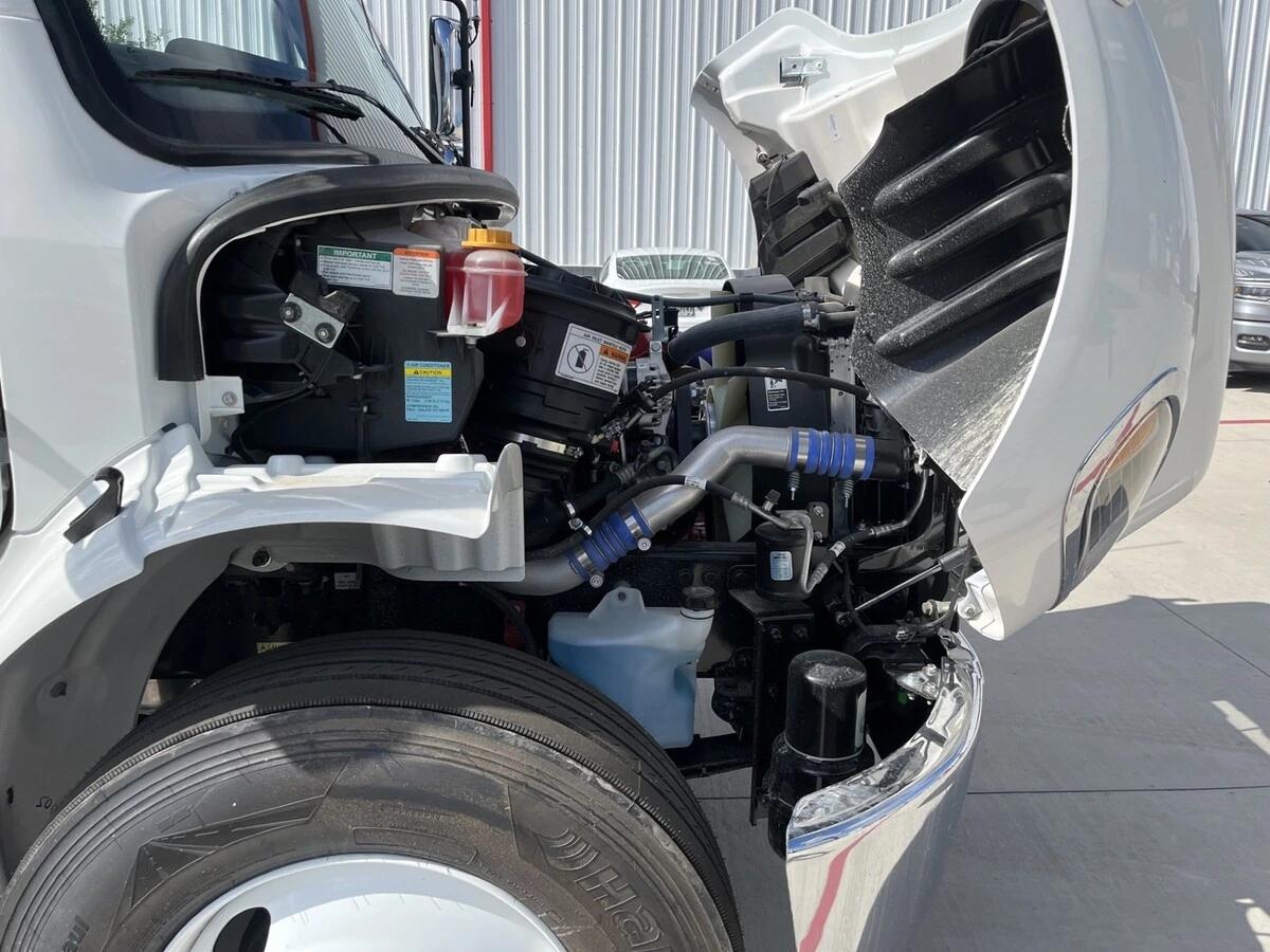 2027 Freightliner M2 106 — photo 14