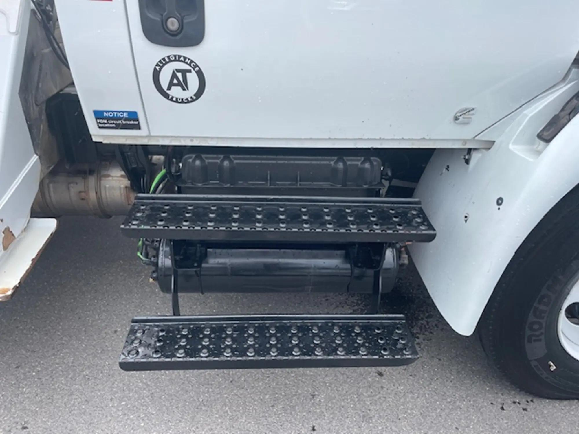 2019 International 4300 in Barrington, NH — photo 5