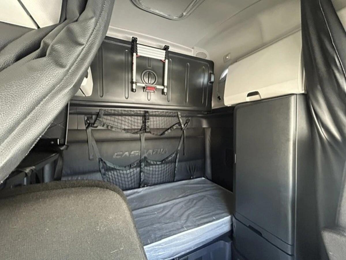 2025 Freightliner Cascadia — photo 16