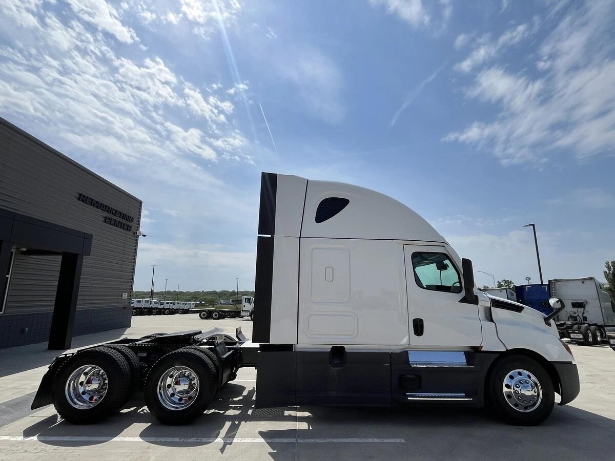 2024 Freightliner Cascadia in Chattanooga, TN — photo 37