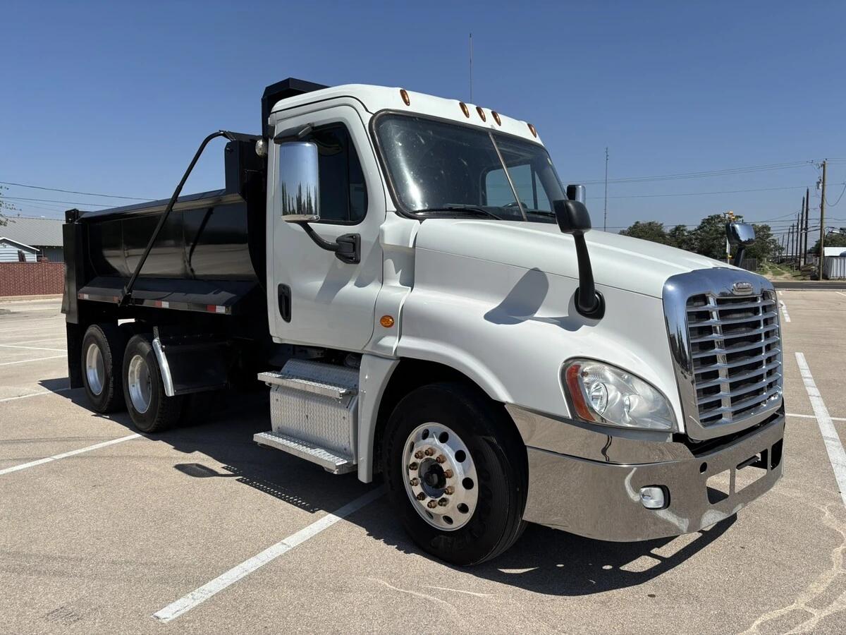2020 Freightliner Cascadia — photo 3