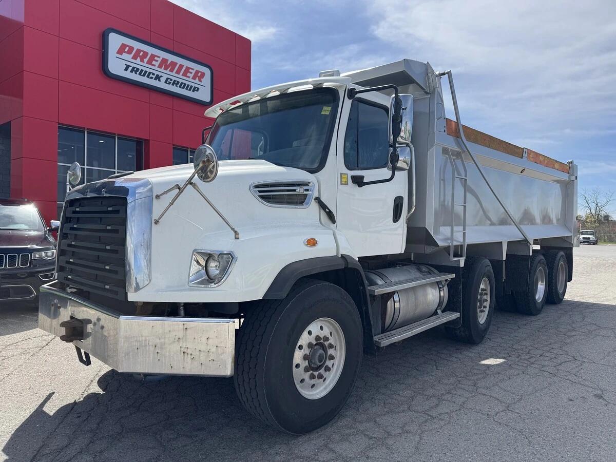 2013 Freightliner 114SD