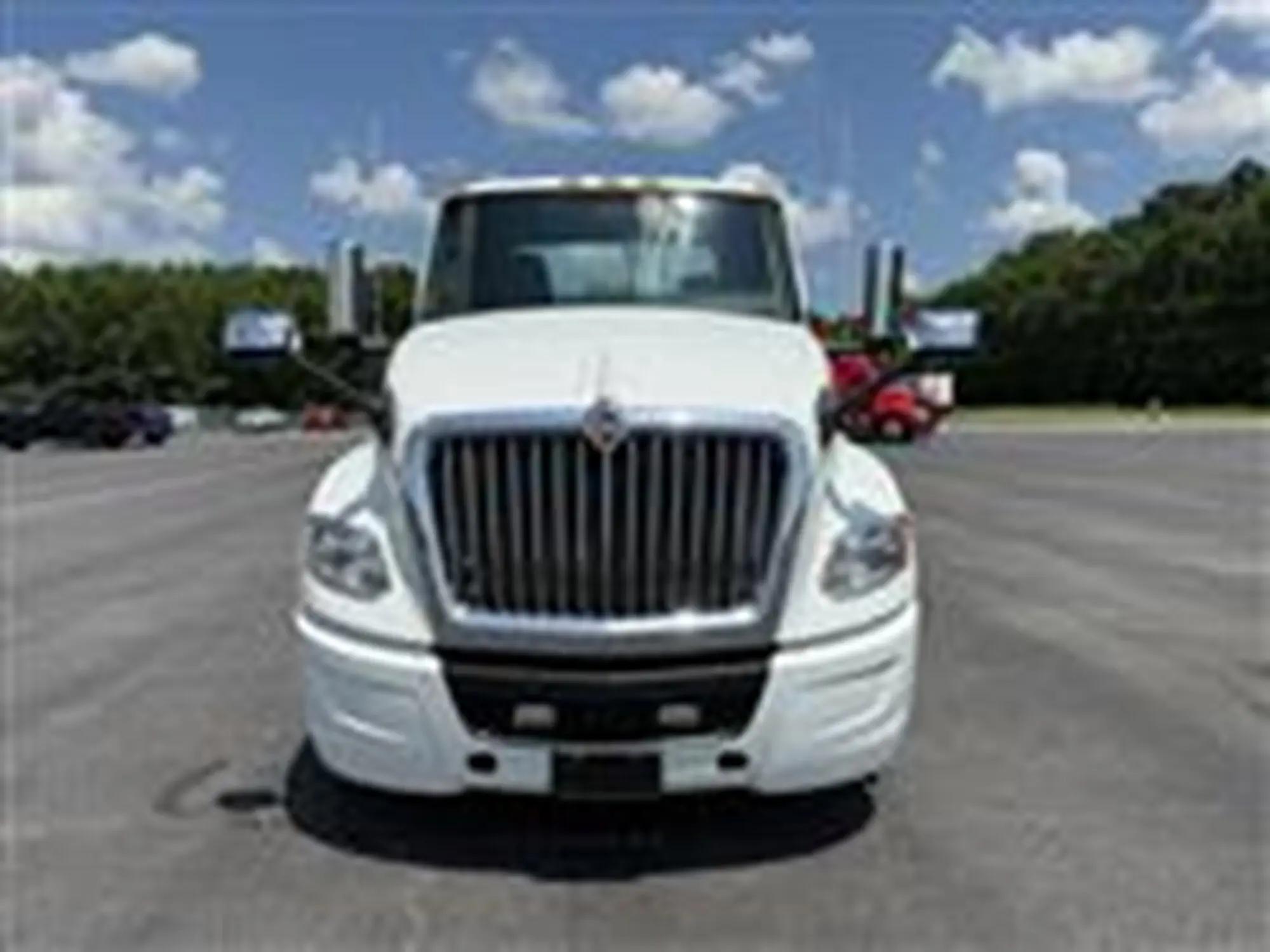 2019 International LT in Murray, KY — photo 4