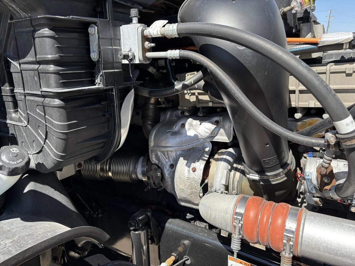 2020 Freightliner Cascadia — photo 9