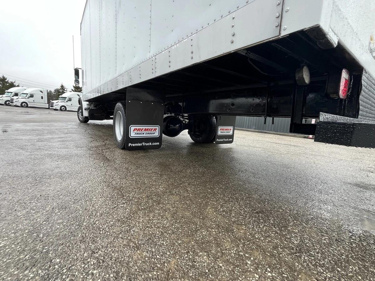 2017 Freightliner M2 106 — photo 12