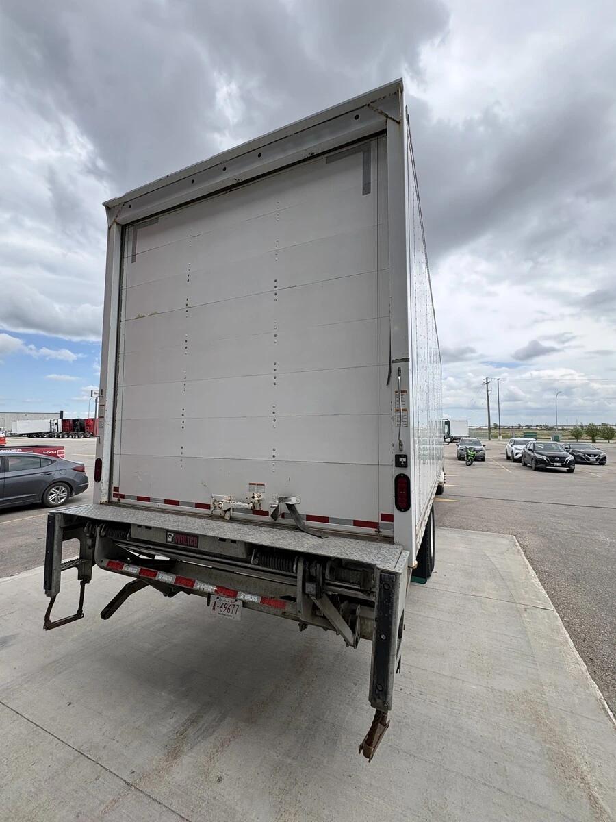 2022 Freightliner M2 106 — photo 6