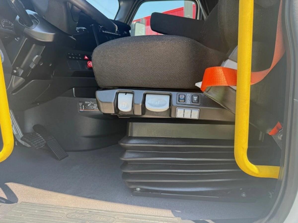 2025 Freightliner Cascadia — photo 7