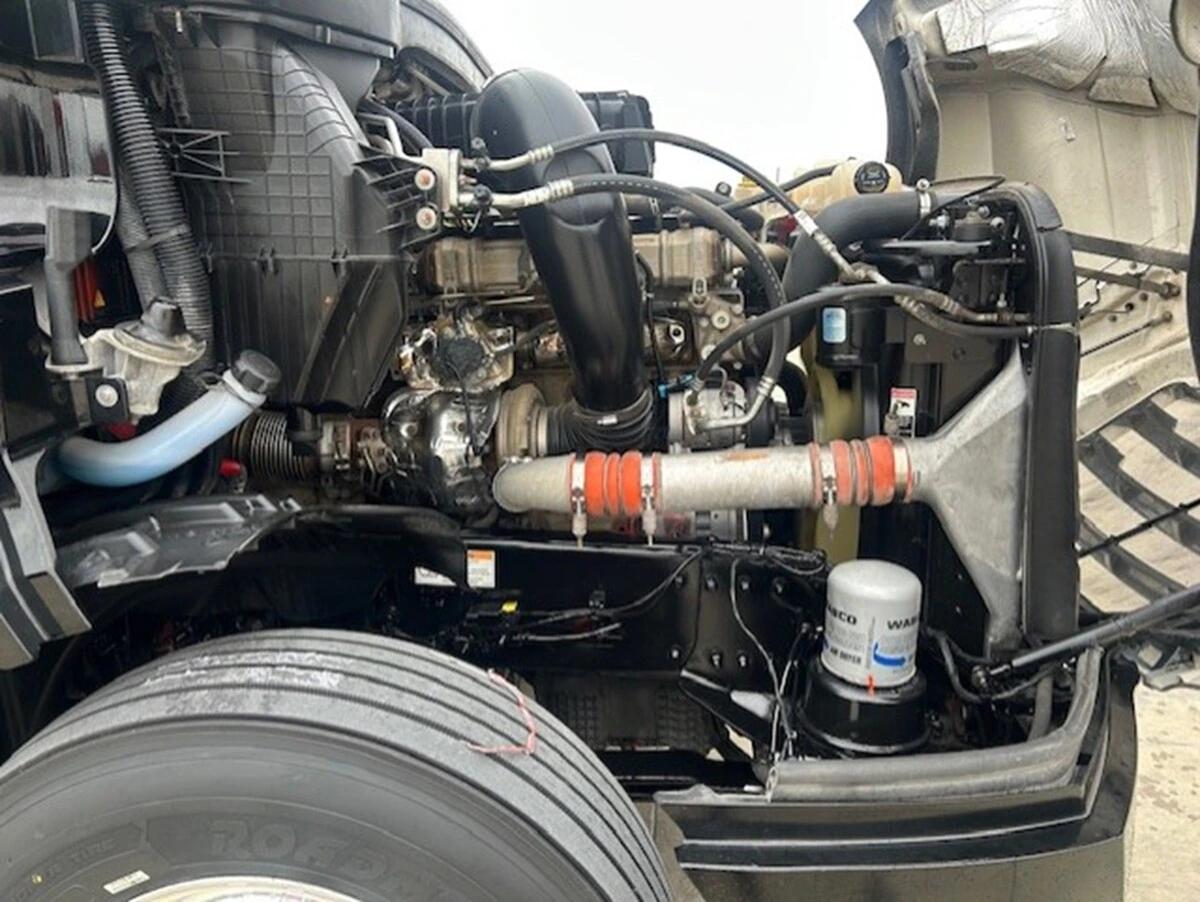 2022 Freightliner Cascadia — photo 12