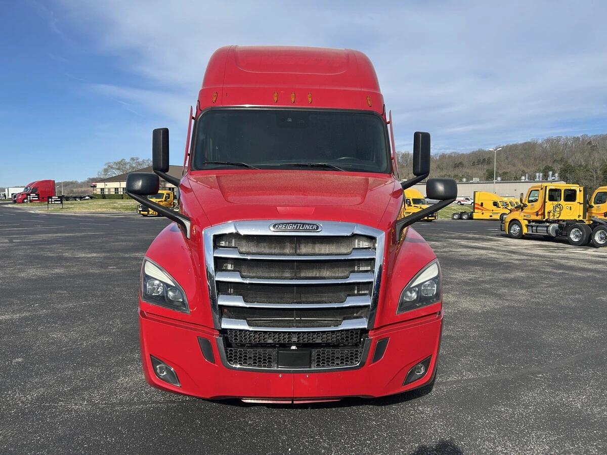 2023 Freightliner Cascadia — photo 8