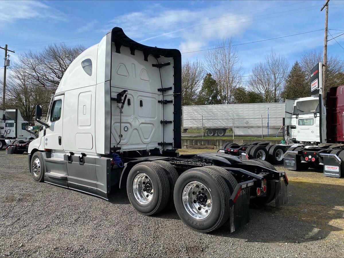 2026 Freightliner Cascadia in Portland, OR — photo 3
