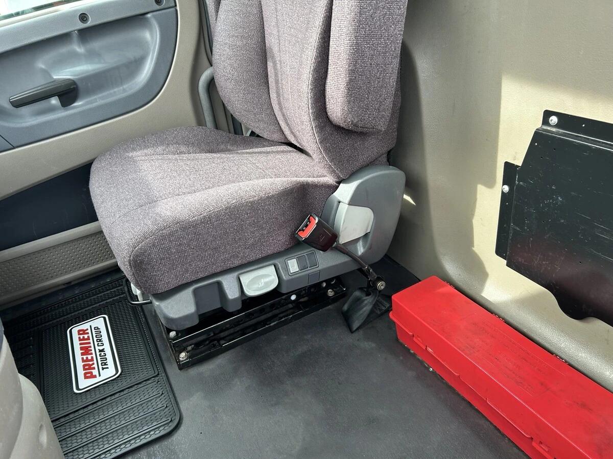 2019 Freightliner Cascadia — photo 18