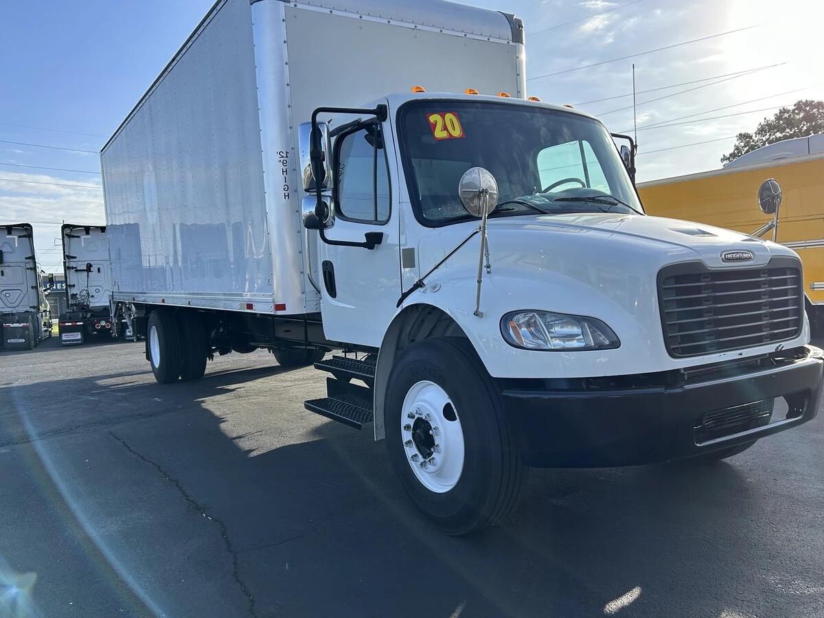2020 Freightliner M2 106 — photo 2