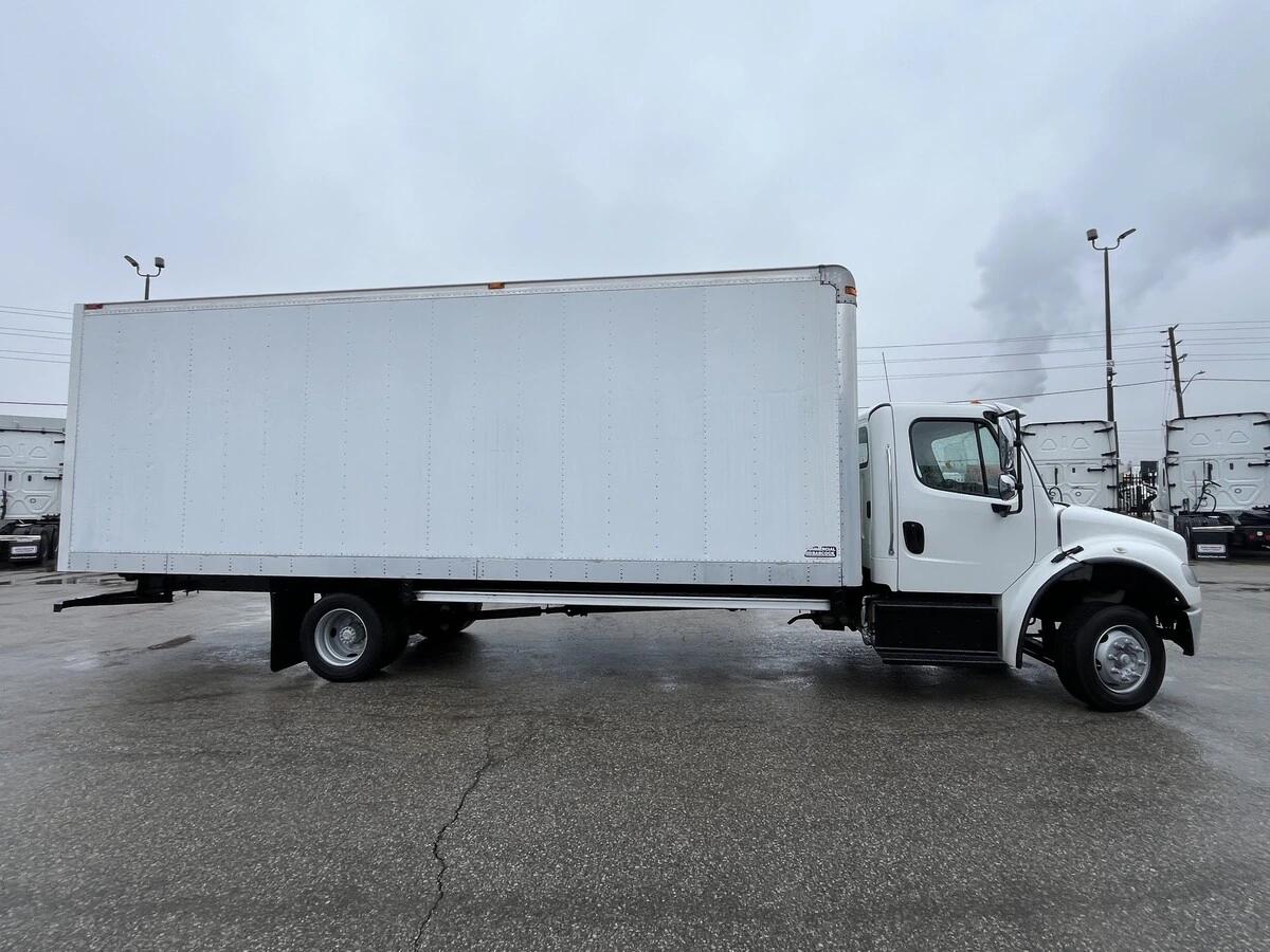 2017 Freightliner M2 106 — photo 5
