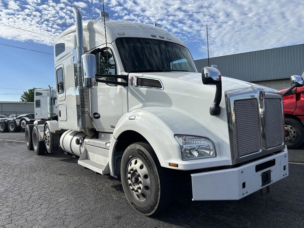 2021 Kenworth T880 — photo 2