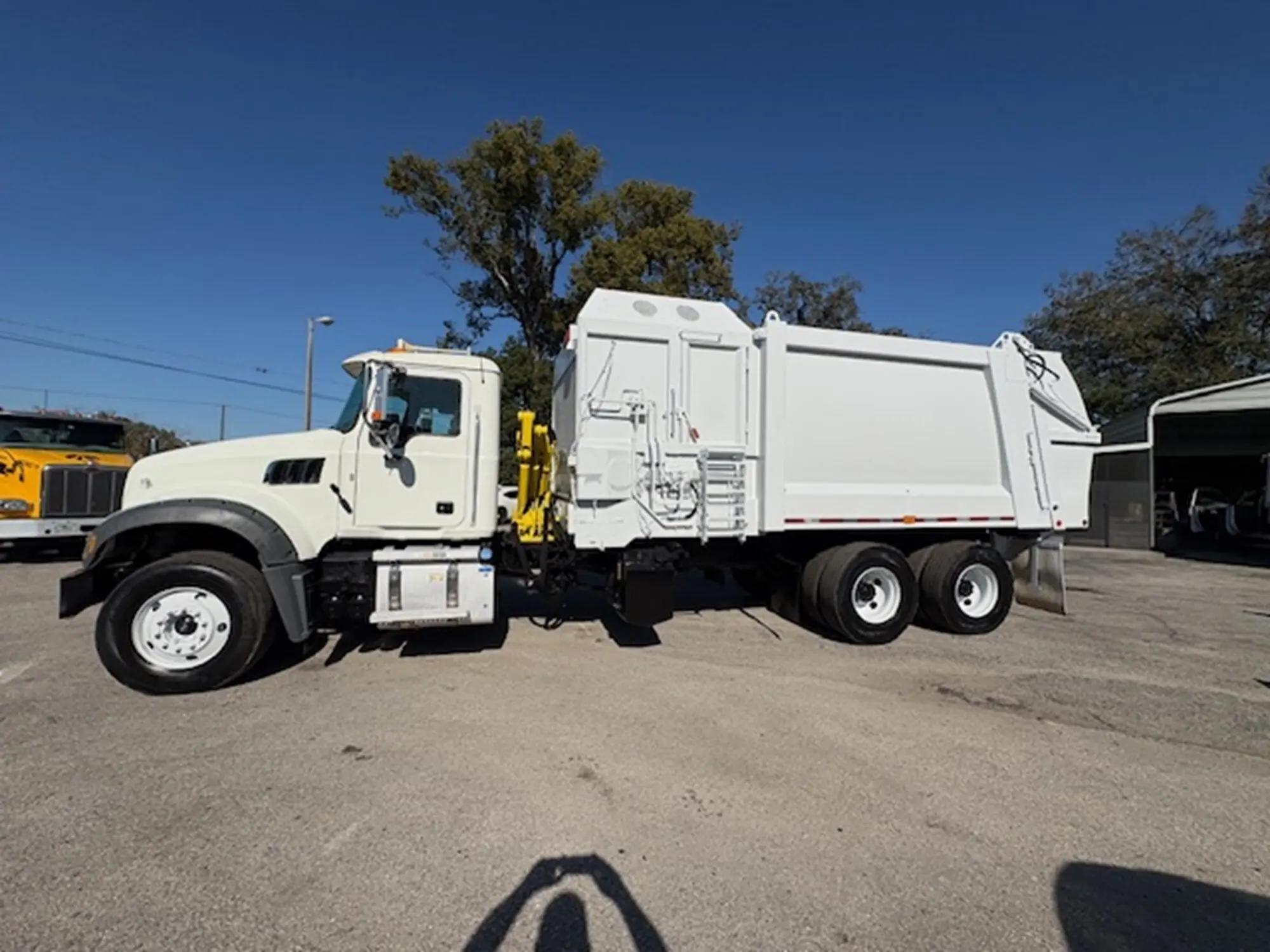 2016 Mack Granite in Manchester, NH — photo 22