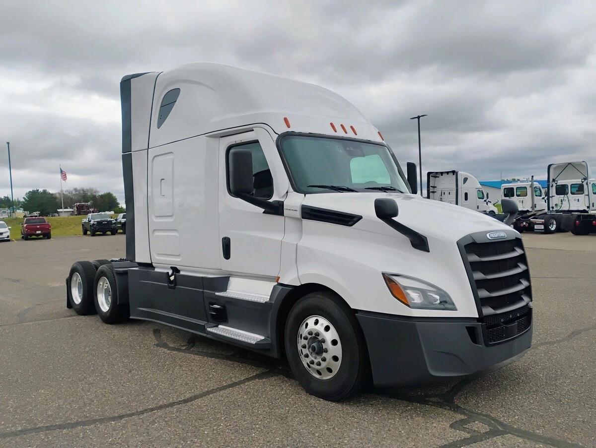 2025 Freightliner Cascadia — photo 3