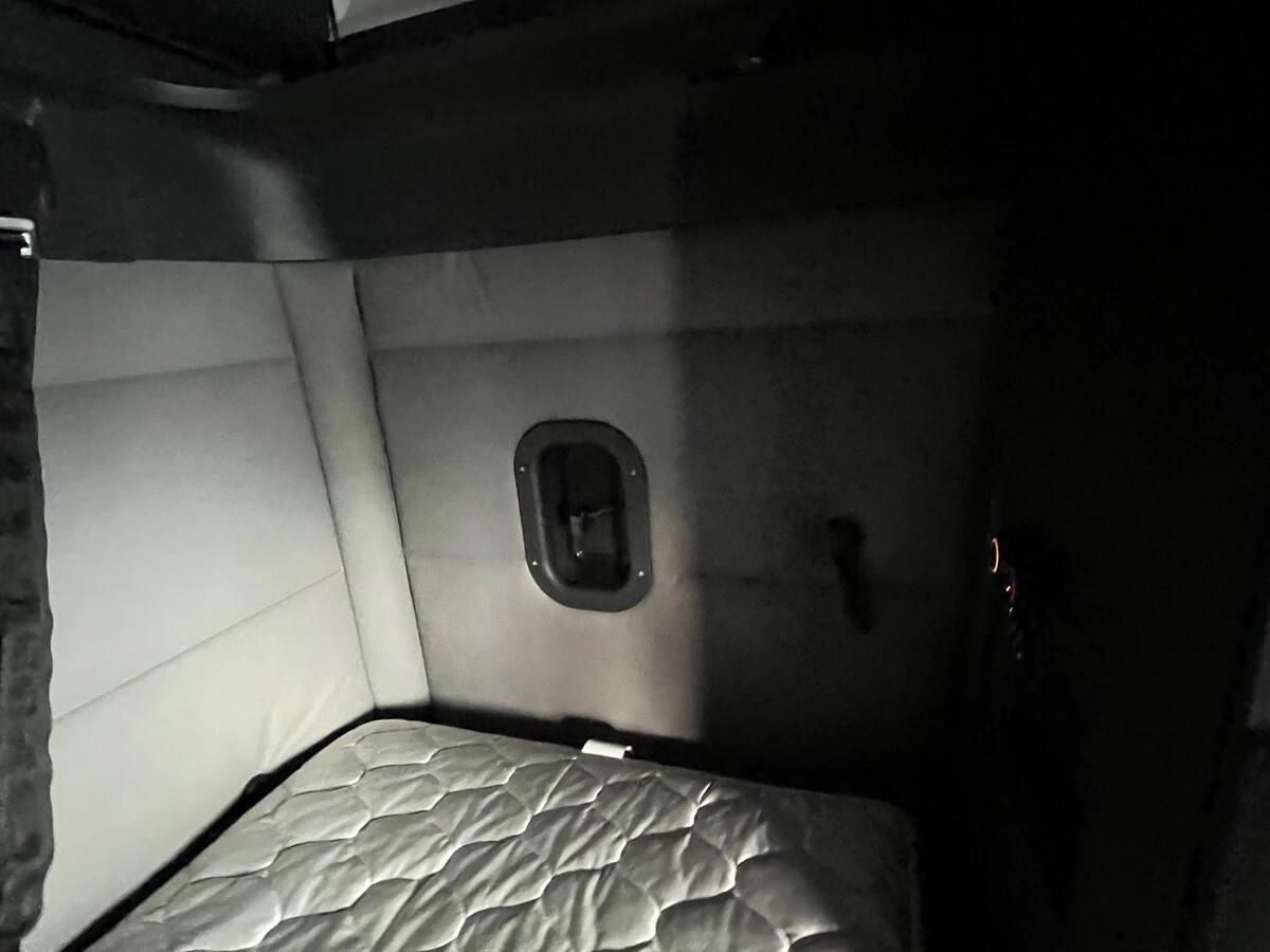 2019 Freightliner Cascadia — photo 34