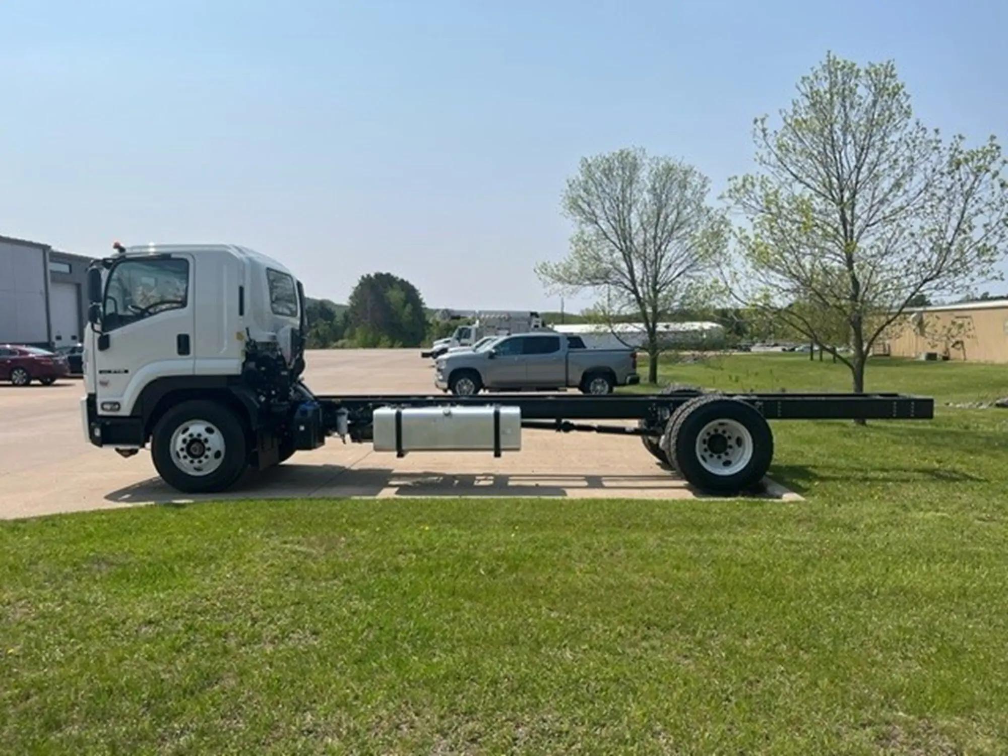 2025 Isuzu FTR in Chippewa Falls, WI — photo 5