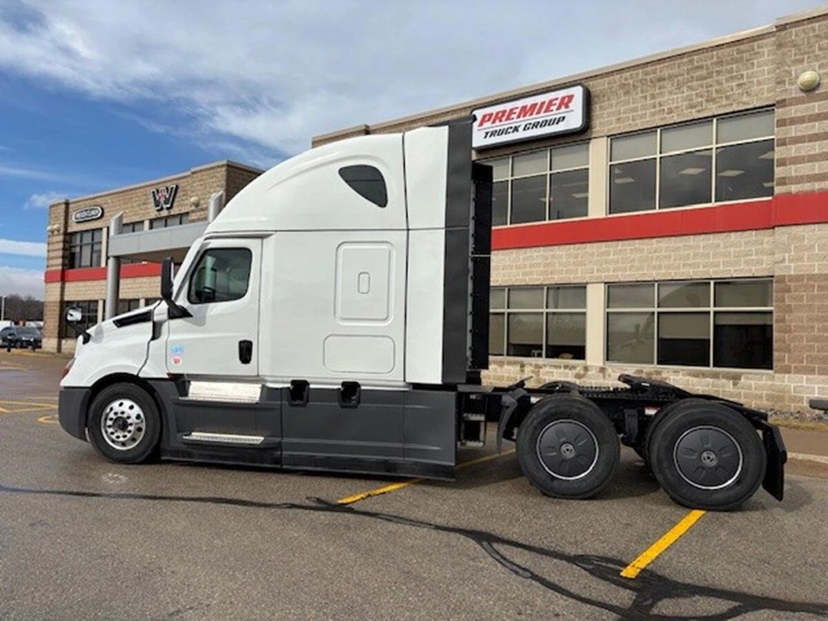 2026 Freightliner Cascadia in La Crosse, WI — photo 8