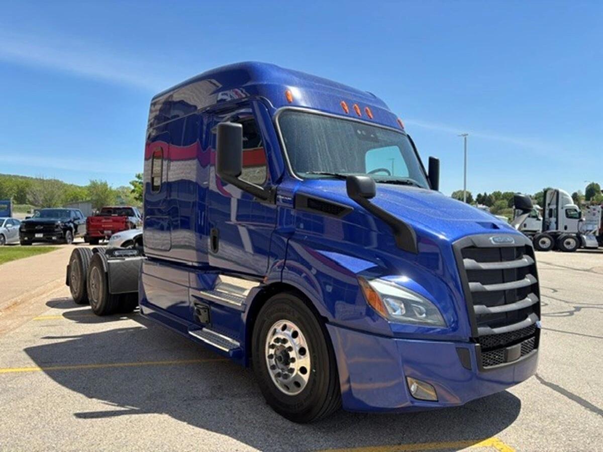 2026 Freightliner Cascadia in Knoxville, TN — photo 3