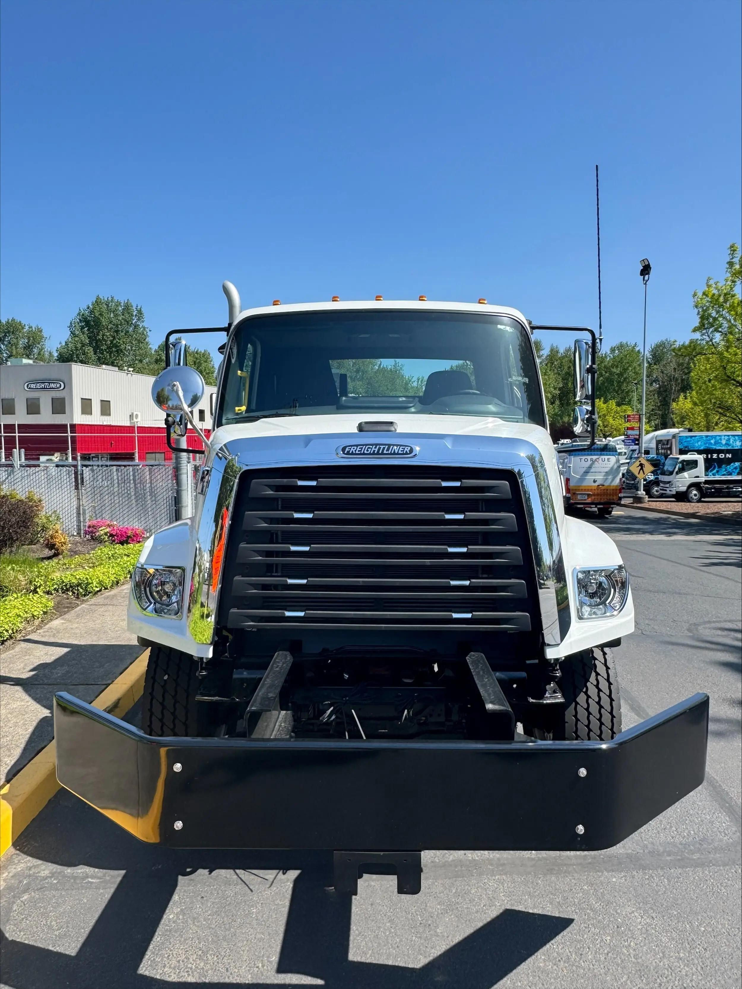 2025 Freightliner 108SD in Portland, OR — photo 2