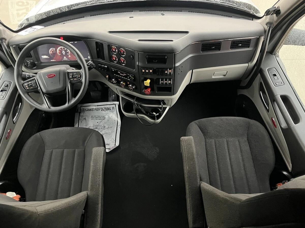 2023 Peterbilt 579 in Kansas City, MO — photo 28