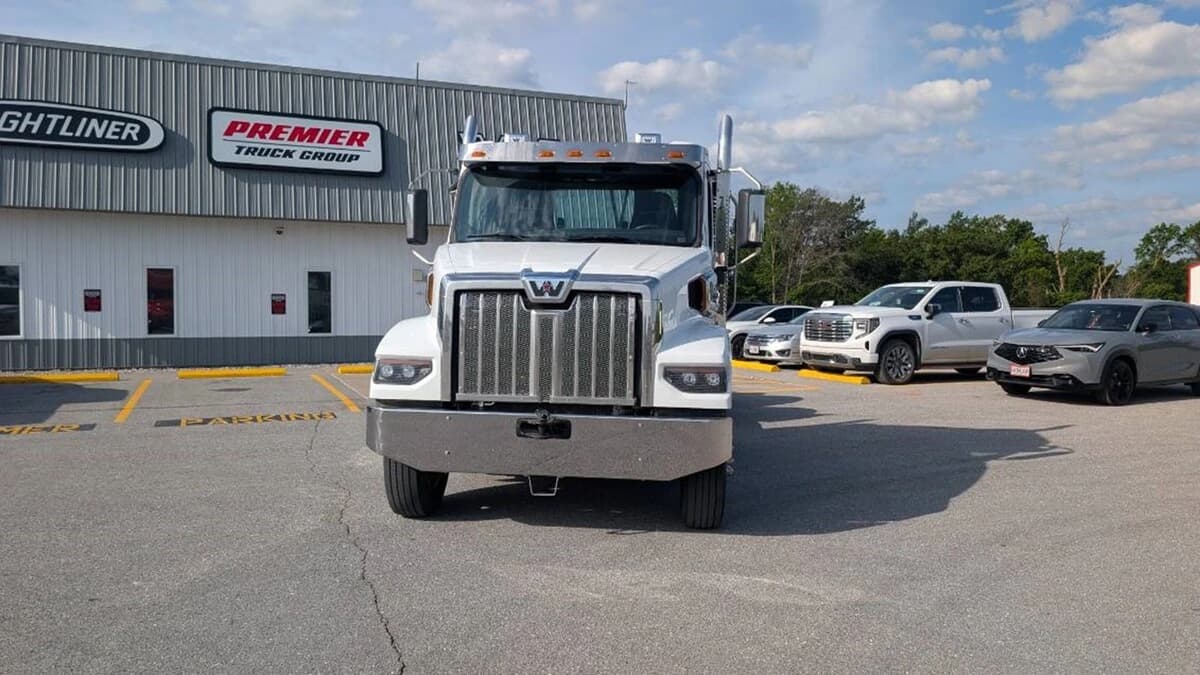 2024 Western Star 47X — photo 2