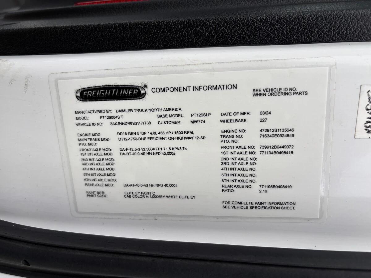2025 Freightliner Cascadia — photo 18