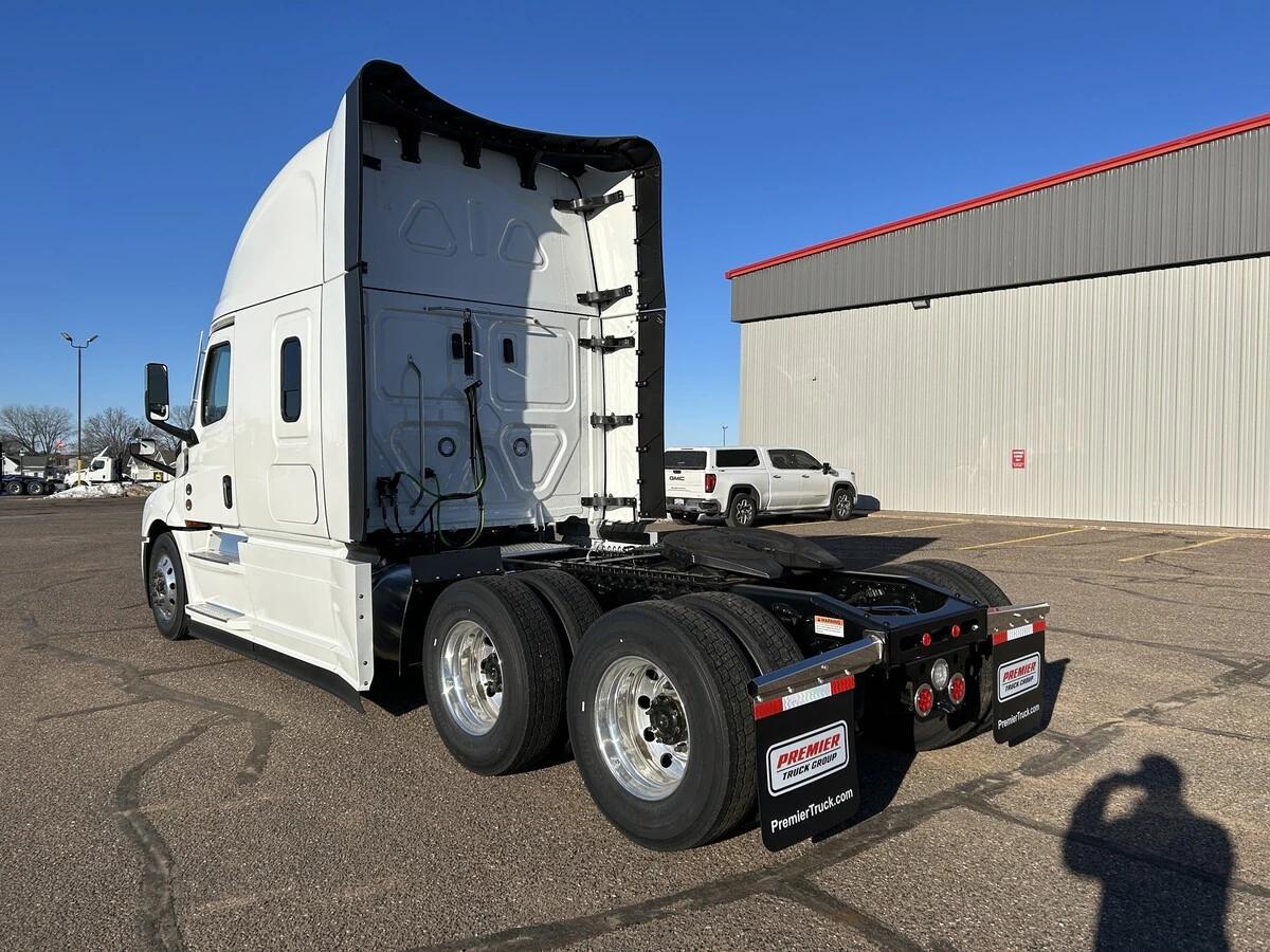 2026 Freightliner Cascadia in Eau Claire, WI — photo 7