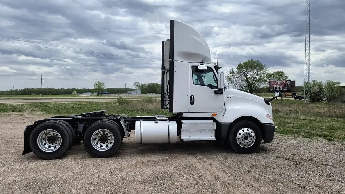 2018 International LT in Marshfield, WI — photo 3