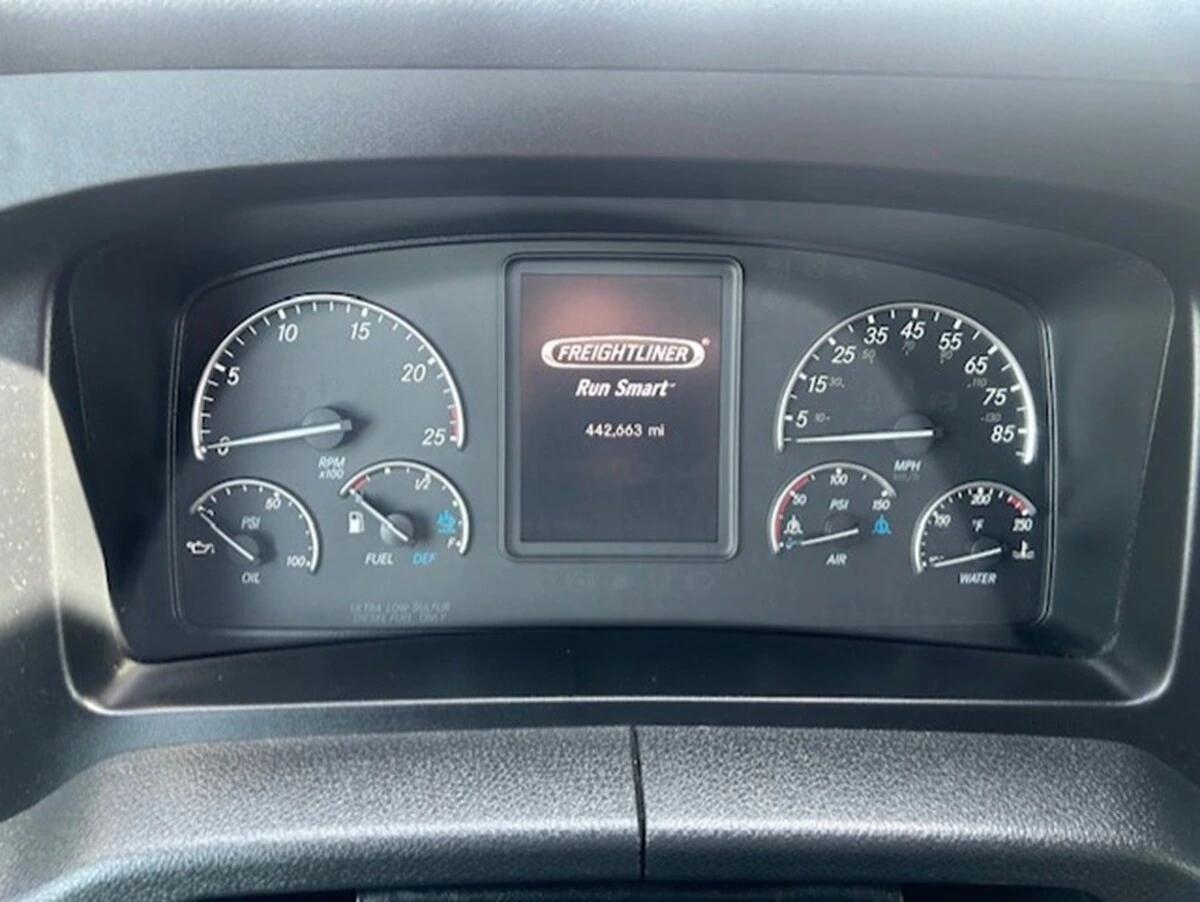 2024 Freightliner Cascadia in Fort Worth, TX — photo 21
