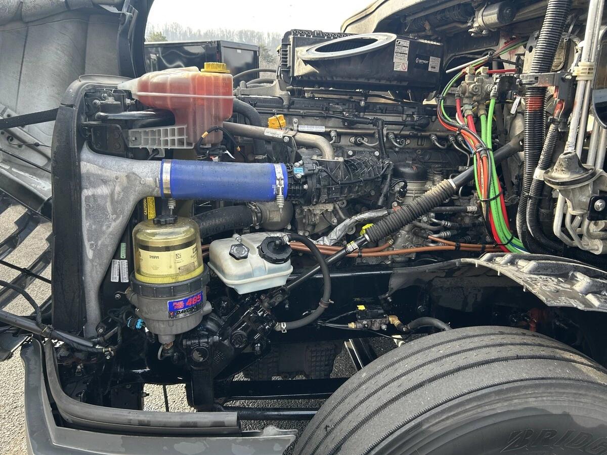 2022 Freightliner Cascadia in Knoxville, TN — photo 9