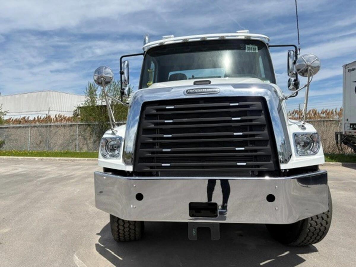 2027 Freightliner 114SD — photo 2