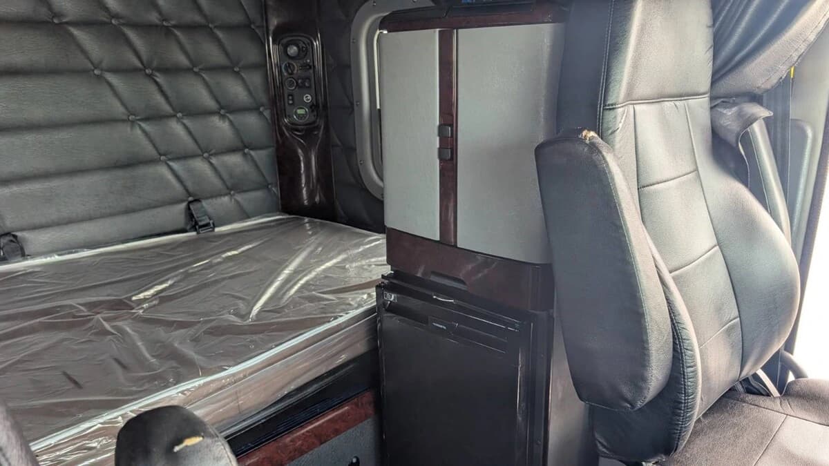 2022 Freightliner 122SD — photo 18