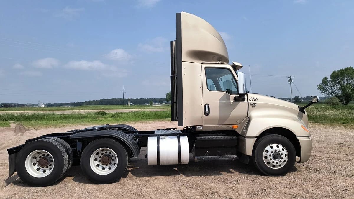 2019 International LT in Duluth, MN — photo 5