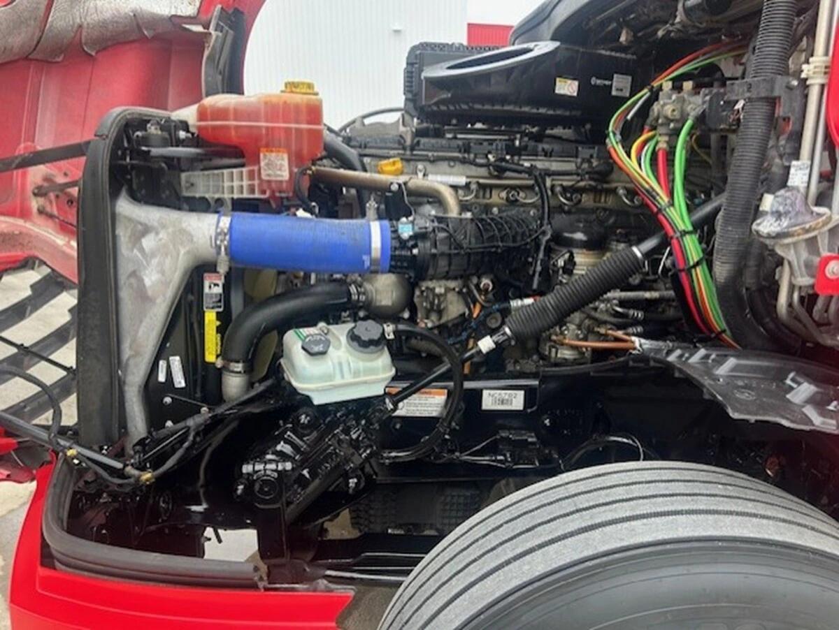 2022 Freightliner Cascadia — photo 14