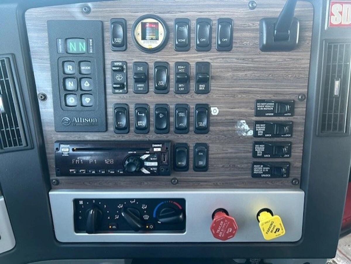 2021 Freightliner 122SD in Fort Worth, TX — photo 20
