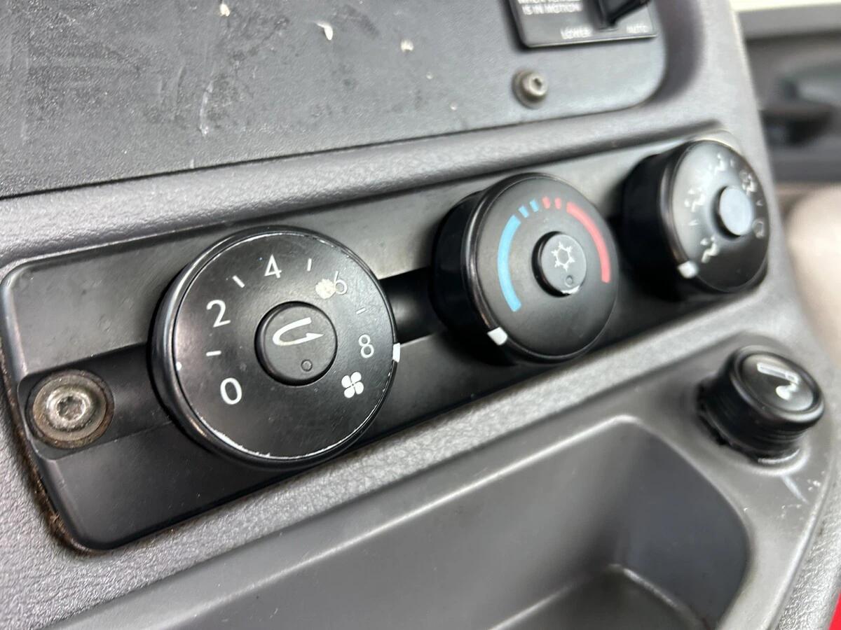 2014 Freightliner Cascadia — photo 16