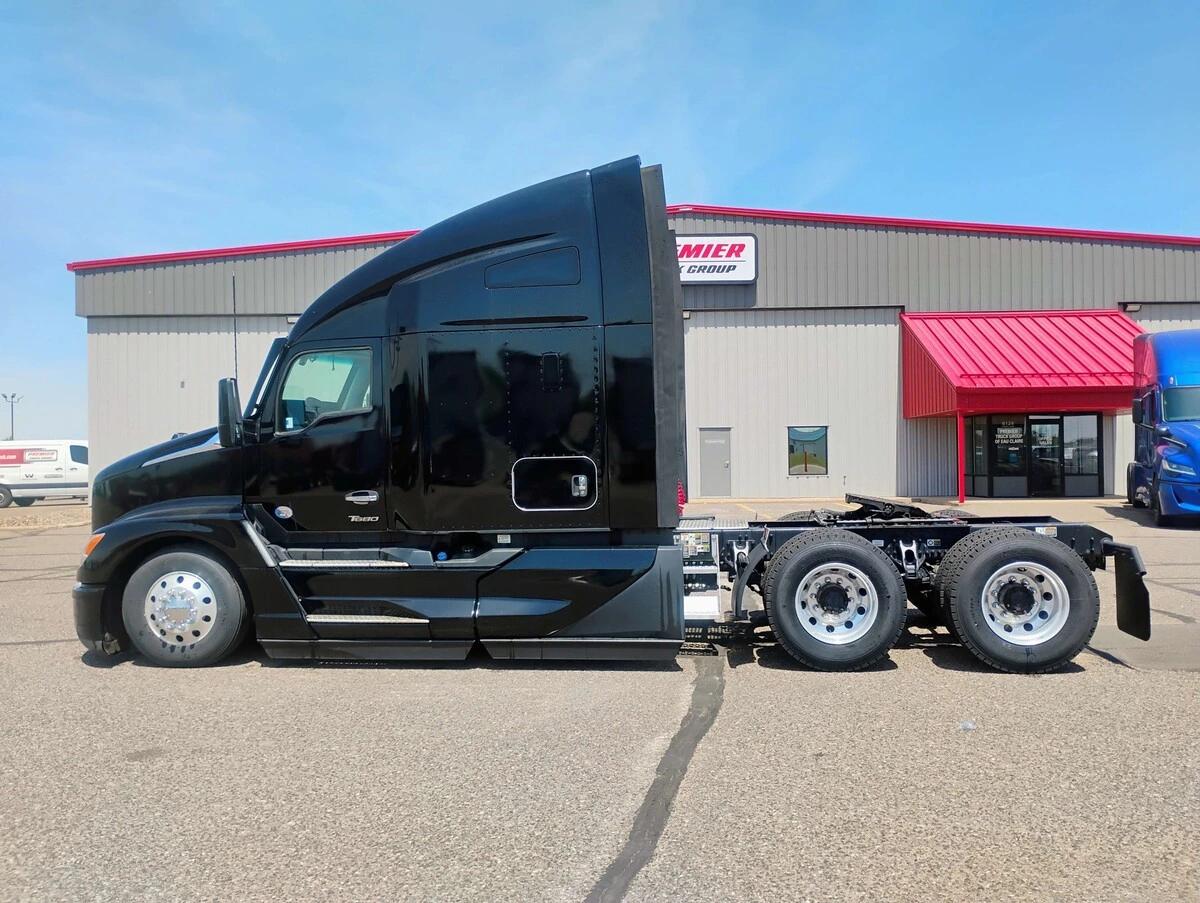 2023 Kenworth T680 — photo 8