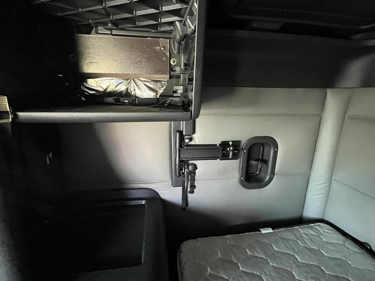2019 Freightliner Cascadia — photo 37
