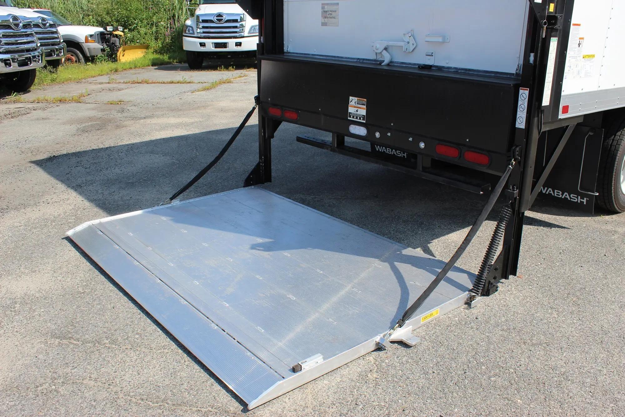 2024 Isuzu NRR in Wilmington, MA — photo 11