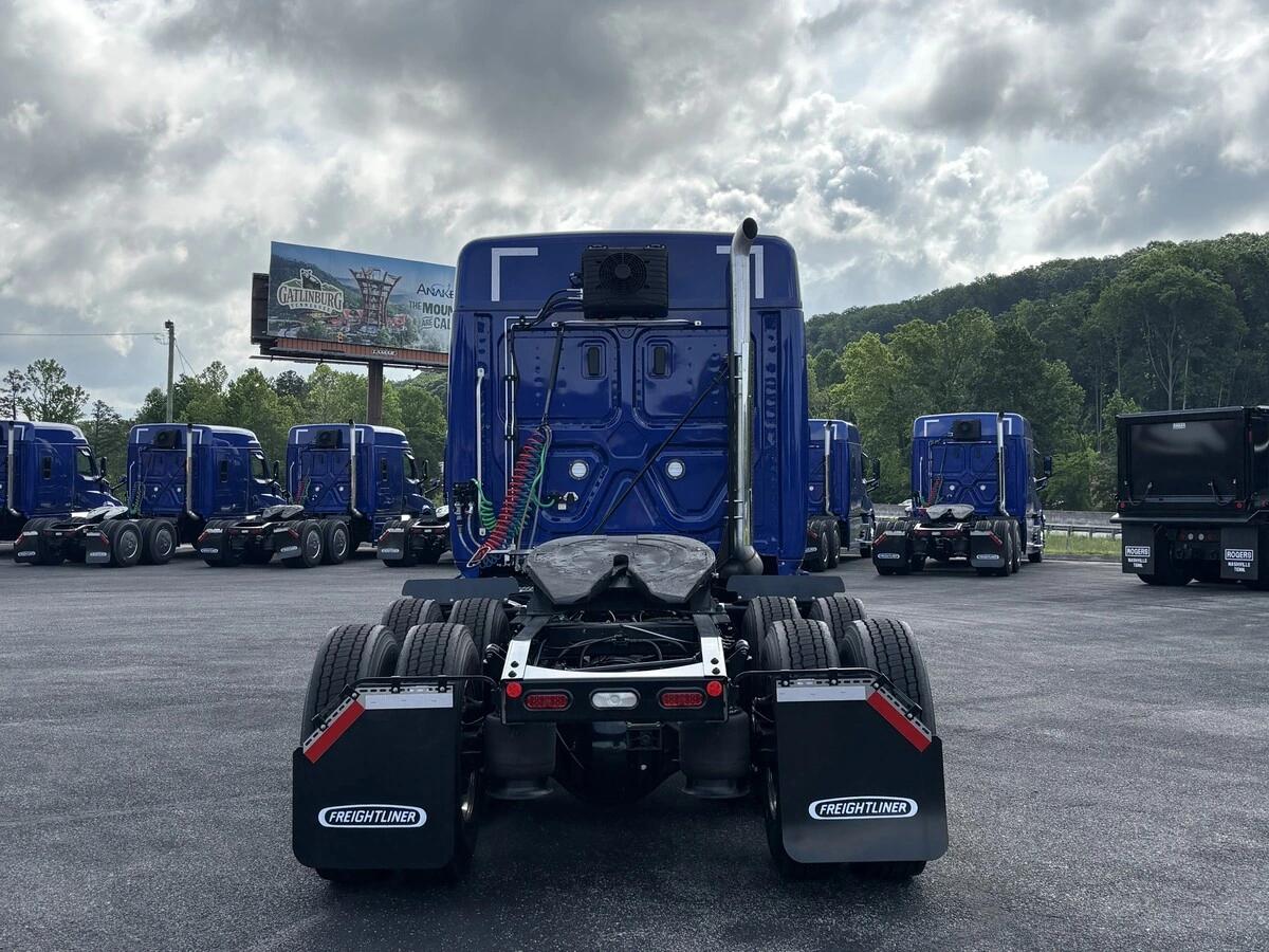 2026 Freightliner Cascadia in Knoxville, TN — photo 6