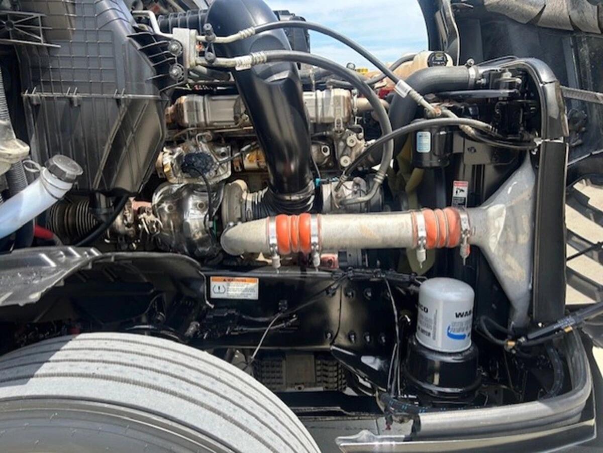 2022 Freightliner Cascadia — photo 12