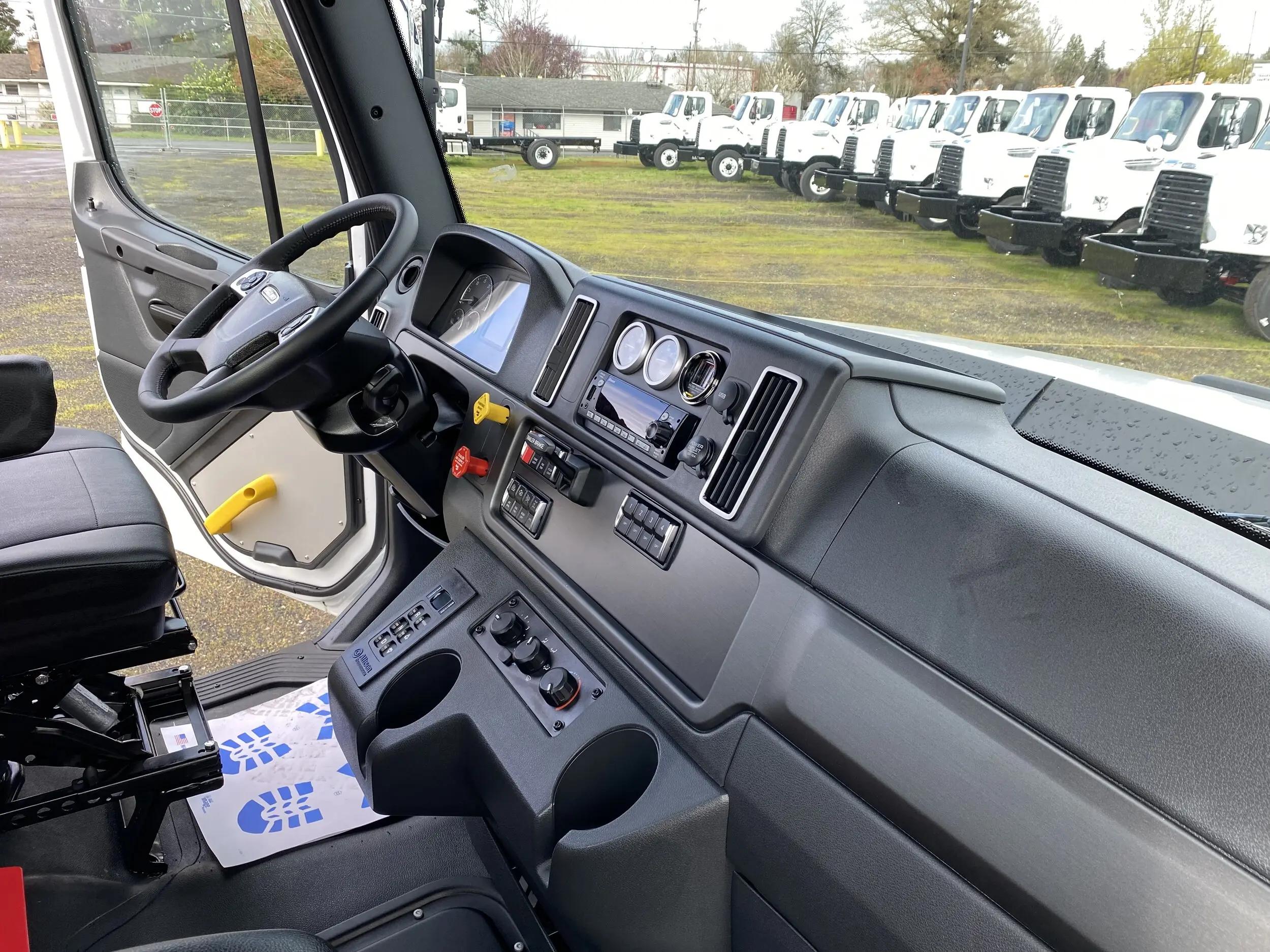 2025 Freightliner 108SD in Portland, OR — photo 13