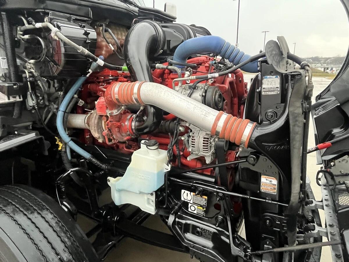 2023 Peterbilt 579 in Kansas City, MO — photo 15