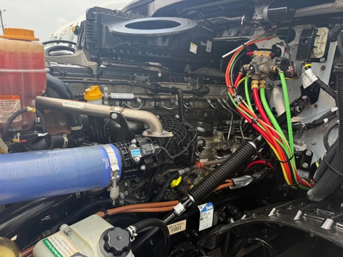 2022 Freightliner Cascadia — photo 14