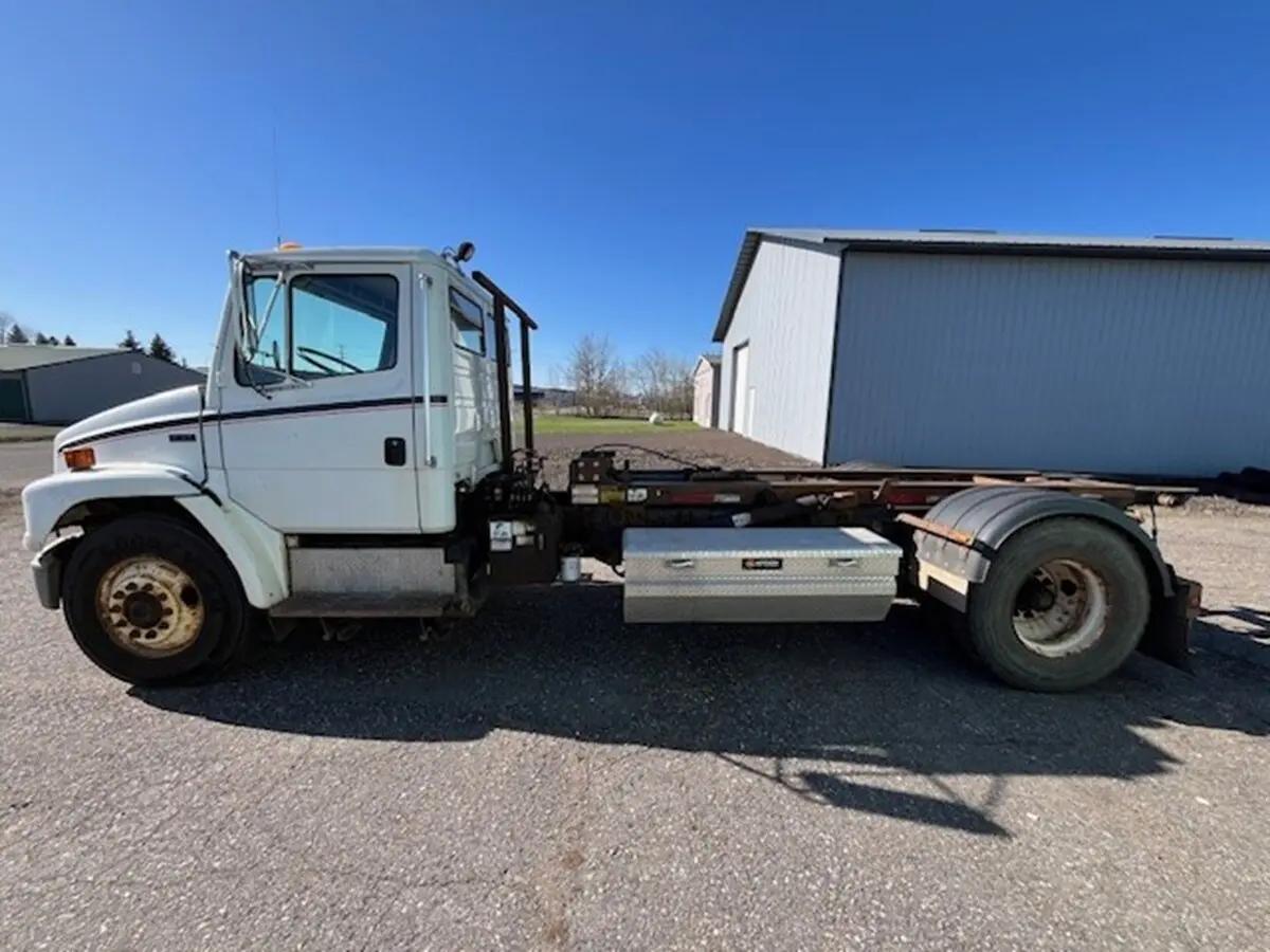 2000 Freightliner