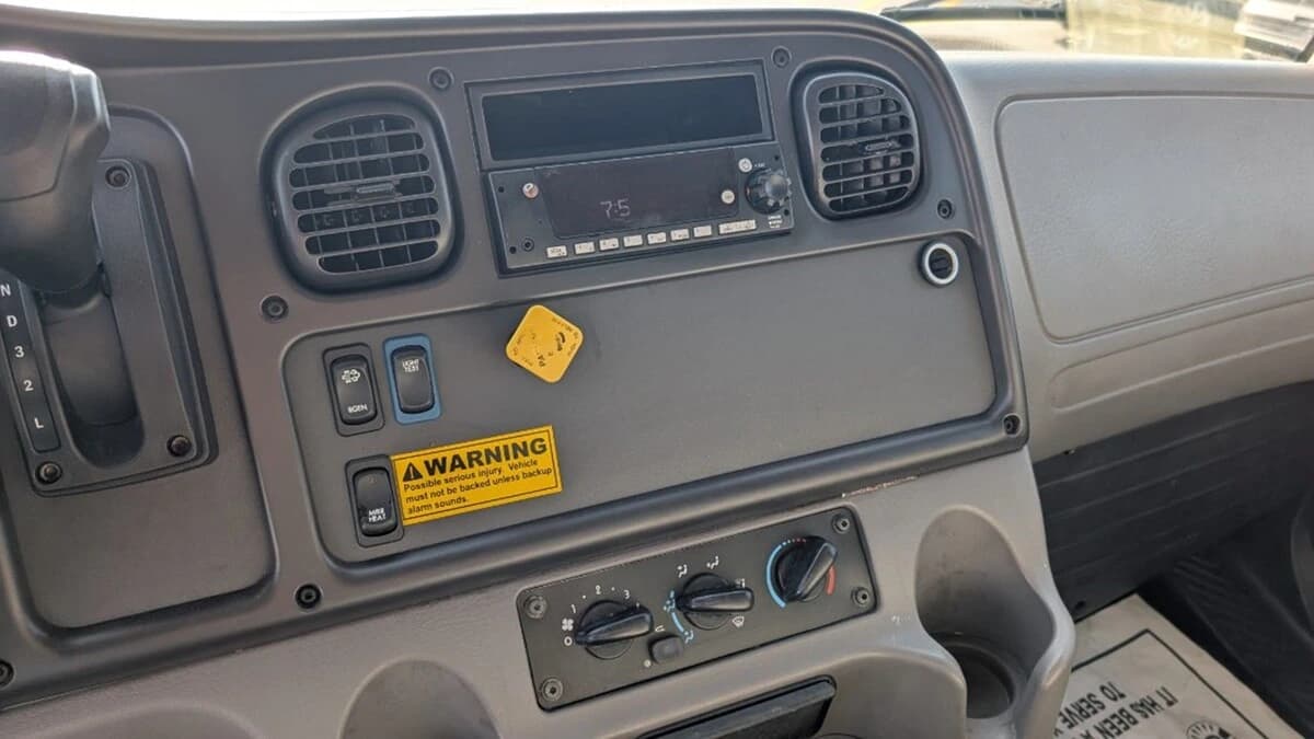 2022 Freightliner M2 106 — photo 18