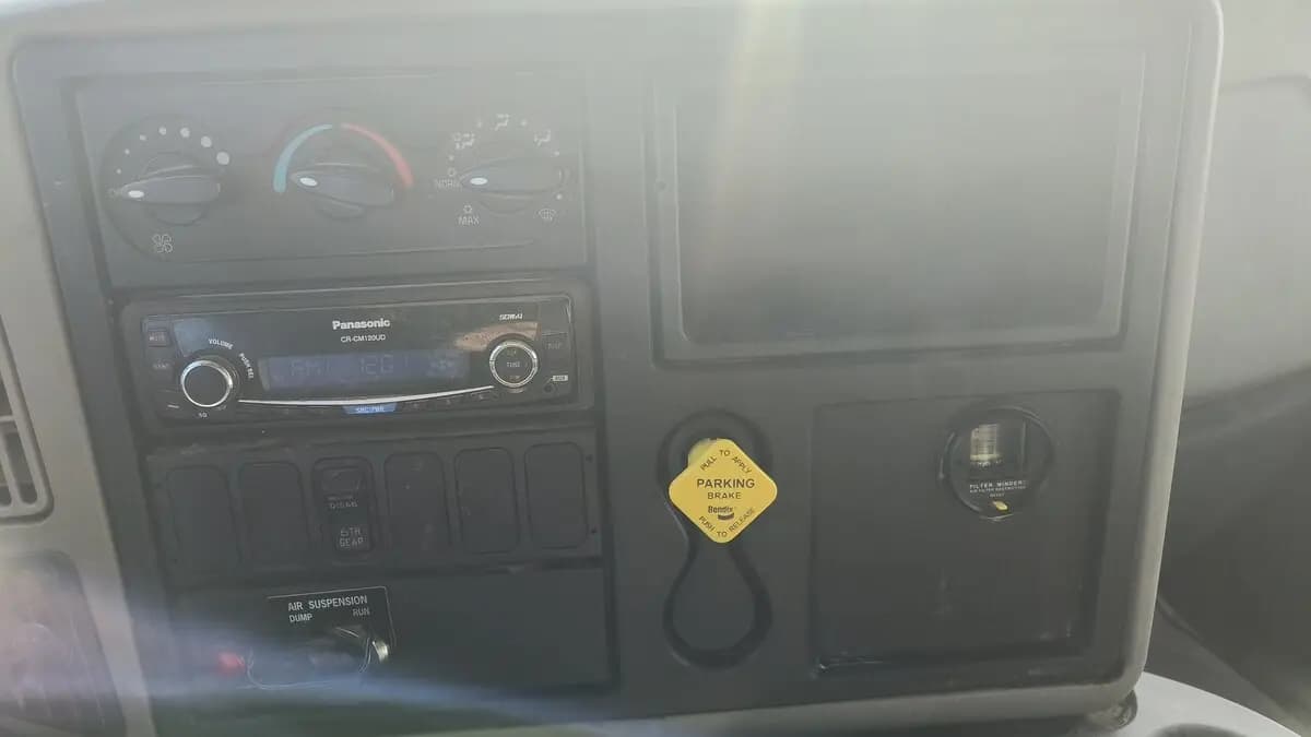 2016 International 4300 in Marshfield, WI — photo 3