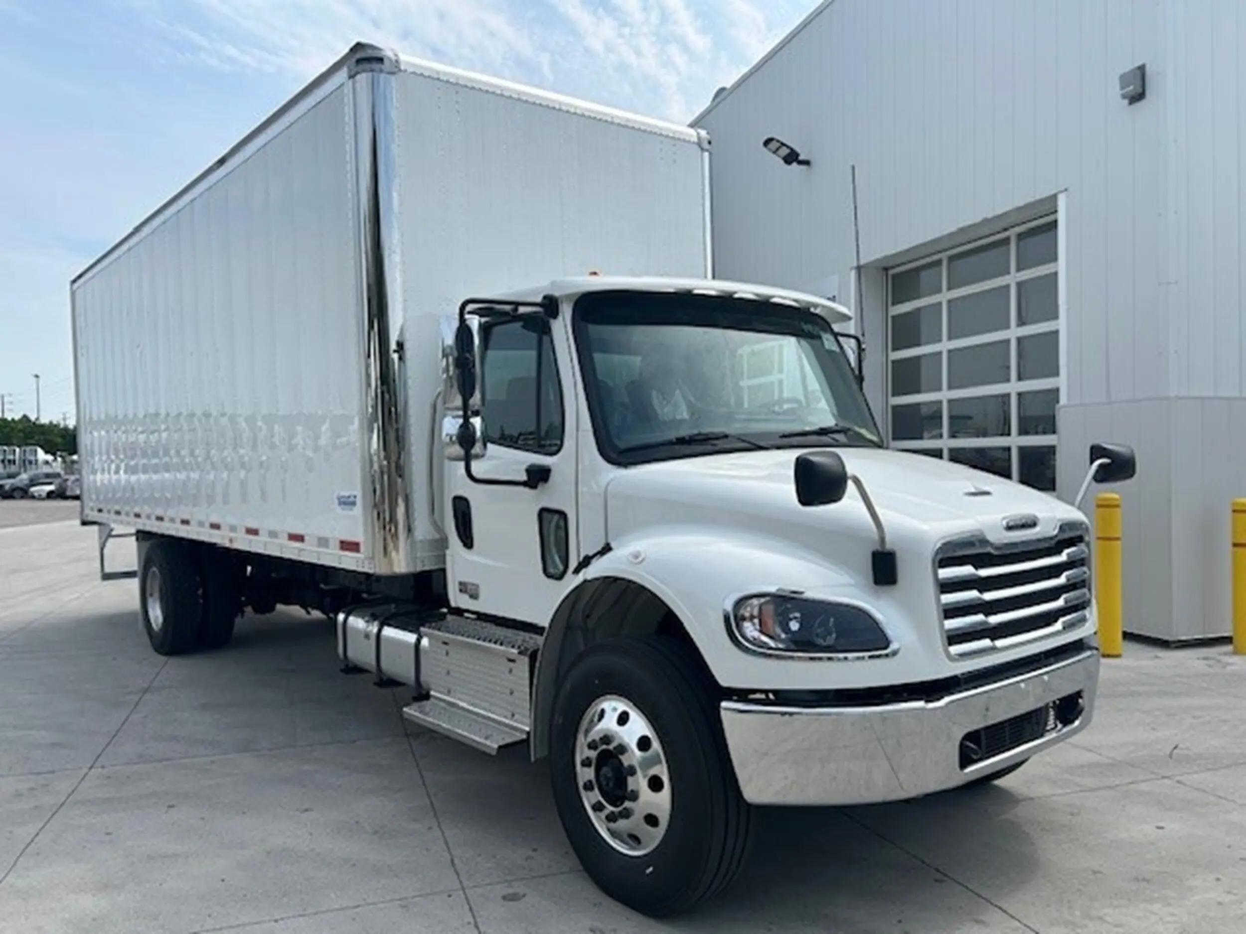 2026 Freightliner M2 106 in Mississauga, ON — photo 2